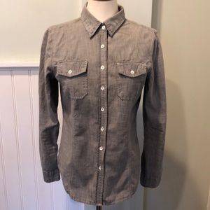 Gap women’s button down shirt in gray size medium